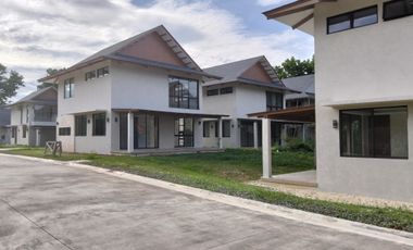 2 storey, 2 bedroom beach house