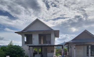 2 storey, 2 bedroom beach house