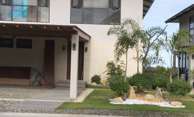 2 storey, 2 bedroom beach house
