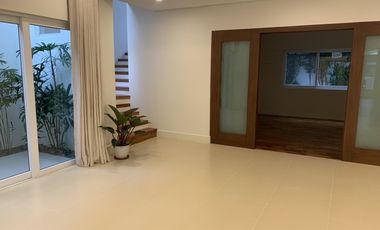 House and Lot for Sale in Bf Homes, Parañaque City