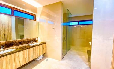 FOR SALE: RESORT TYPE 3 STOREY MODERN DESIGN HOUSE AND LOT IN ALABANG WEST