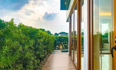 FOR SALE: RESORT TYPE 3 STOREY MODERN DESIGN HOUSE AND LOT IN ALABANG WEST