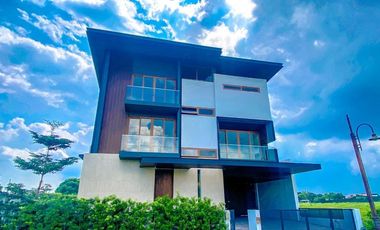 FOR SALE: RESORT TYPE 3 STOREY MODERN DESIGN HOUSE AND LOT IN ALABANG WEST