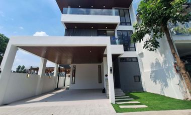 4 bedrooms House in Concepcion Uno Marikina City Along Jp Rizal Flood Free