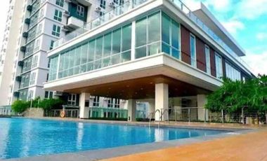 Modern Furnished One Bedroom Corner Condo unit with parking