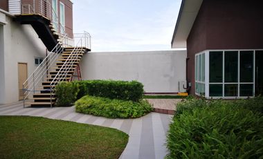 Modern Furnished One Bedroom Corner Condo unit with parking