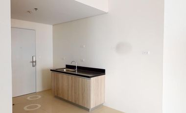 5% DP 2BR RFO SMART CONDO IN BUENDIA GIL PUYAT MAKATI AVE WITH PARKING AND BALCONY 3FLR MALL