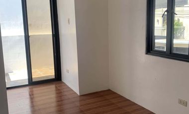 3 bedrooms Single Attached in West Beverly hills