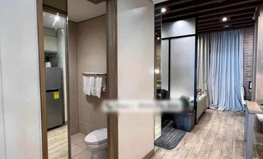 1 BR Two Regis Upper East Megaworld Condominium Unit for Sale