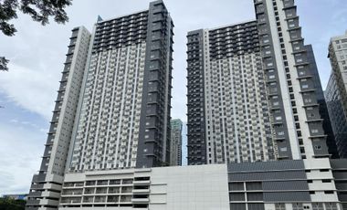 1 Bedroom in Avida Towers 34th Street BGC, Facing Uptown Mall for Sale at Taguig