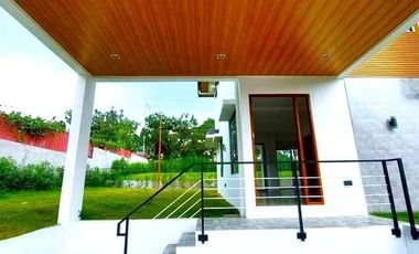 House in Alabang - Victoria South of Alabang, Muntinlupa