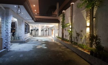 Mansion For Sale in Multinational Village