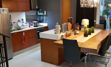 For Sale Furnished 2BR Townhouse w/ Dressed up Roof Deck Mahogany Place Taguig