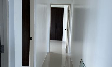 Bristol Parkway Sacrifice SALE, 2 BR w Balcony, P/house PANORAMIC VIEW ALABANG