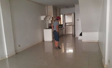 For Rent 4 bedrooms 2 storey townhouse in Palanan, Makati