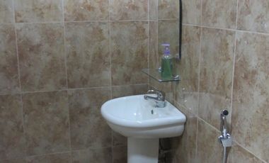 FOR RENT :  2 Bedroom Parklane Condo along HV Dela Costa