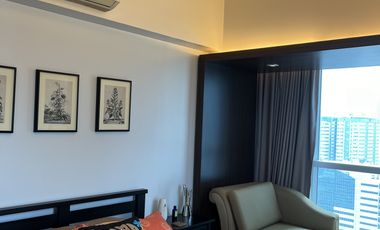 St Francis Shangri-La: Corner 1 Bedroom with Balcony for Sale