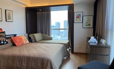 St Francis Shangri-La: Corner 1 Bedroom with Balcony for Sale
