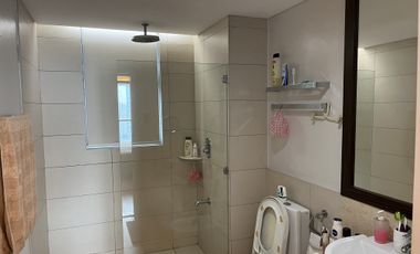 St Francis Shangri-La: Corner 1 Bedroom with Balcony for Sale