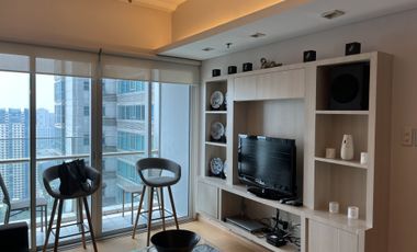 St Francis Shangri-La: Corner 1 Bedroom with Balcony for Sale