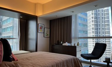 St Francis Shangri-La: Corner 1 Bedroom with Balcony for Sale