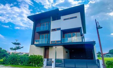 5 BEDROOMS MODERN DESIGN 3-STOREY HOUSE AND LOT FOR SALE IN ALABANG WEST