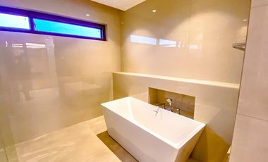 5 BEDROOMS MODERN DESIGN 3-STOREY HOUSE AND LOT FOR SALE IN ALABANG WEST