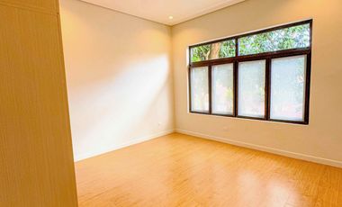 STUNNING 5 BEDROOMS CORNER HOUSE FOR SALE IN BF HOMES, PARANAQUE CITY