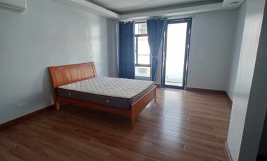 House with 7 bedrooms for rent inside the Villa, Multinational Paranaque