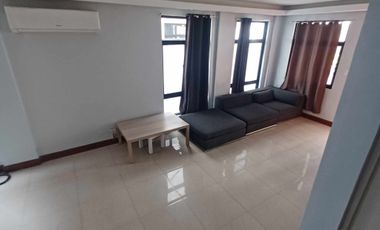 House with 7 bedrooms for rent inside the Villa, Multinational Paranaque