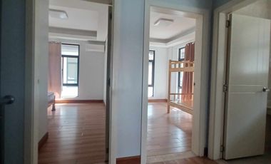House with 7 bedrooms for rent inside the Villa, Multinational Paranaque