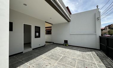 READY TO MOVE IN HOUSE WITH SWIMMING POOL IN IMUS CAVITE NEAR SNR AGUINALDO
