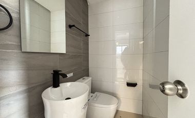 READY TO MOVE IN HOUSE WITH SWIMMING POOL IN IMUS CAVITE NEAR SNR AGUINALDO