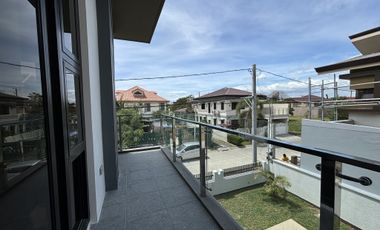 READY TO MOVE IN HOUSE WITH SWIMMING POOL IN IMUS CAVITE NEAR SNR AGUINALDO