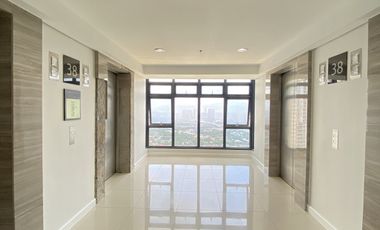 Rush Sale! Rare Find! Interior Designed Corner 3BR The Sandstone at Portico