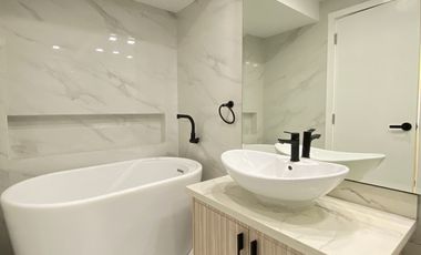 Rush Sale! Rare Find! Interior Designed Corner 3BR The Sandstone at Portico