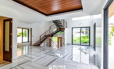 3 Storey House for Rent in Mckinley Hill Village, Taguig