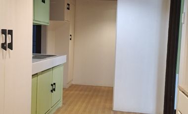 For Rent: 1 Bedroom Penthouse Unit at Torre De Salcedo, Legazpi Village, Makati