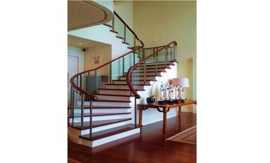 4BR 529 sqm Bi-Level Penthouse in Pacific Plaza BGC For Rent