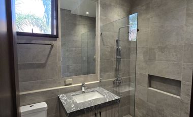 MODERN 2 STOREY HOUSE W/ SWIMMING POOL, ALABANG HILLS VILLAGE