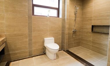 Near Quiapo: 4-Storey Townhouse with Elevator, 4 Bedrooms, Pool & Playground for Sale