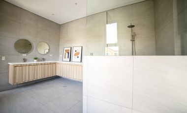 5 Bedrooms House and Lot for Sale in BF Homes, Parañaque CIty