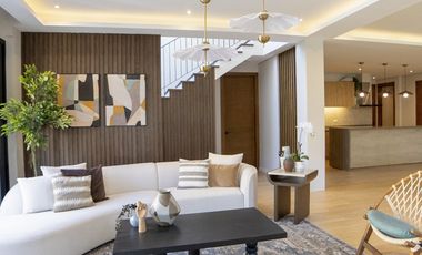 5 Bedrooms House and Lot for Sale in BF Homes, Parañaque CIty