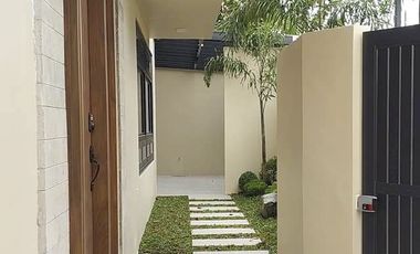 5 Bedrooms House and Lot for Sale in BF Homes, Parañaque CIty