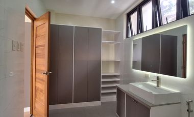 Baguio 4 brm Single Detached Home Ready to Move in Brand New 2 parking spaces