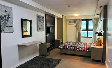 Fully Furnished 2 Bedroom Loft in The Fort Residences