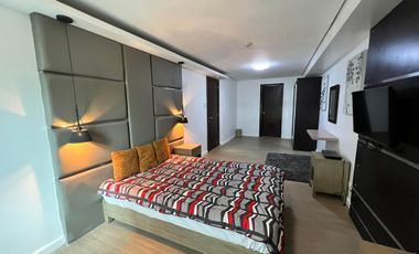 Fully Furnished 2 Bedroom Loft in The Fort Residences