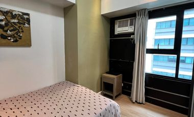 Fully Furnished 2 Bedroom Loft in The Fort Residences