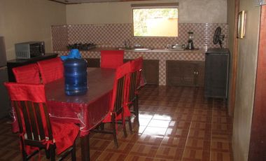 4 bedroom, cement house, main road frontage,1220 m2 land, no flooding.  20% Dep