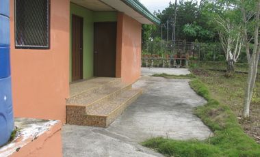 4 bedroom, cement house, main road frontage,1220 m2 land, no flooding.  20% Dep